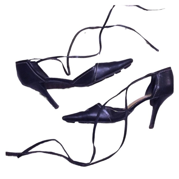 Nine West size 10 black pointed toe pumps with ties at ankle rubber no slip heel - Picture 3 of 5